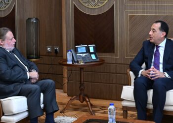 رئيس الوزراء يلتقي محافظ البنك المركزي لمتابعة جهود التنسيق المشترك في عدد من الملفات الاقتصادية