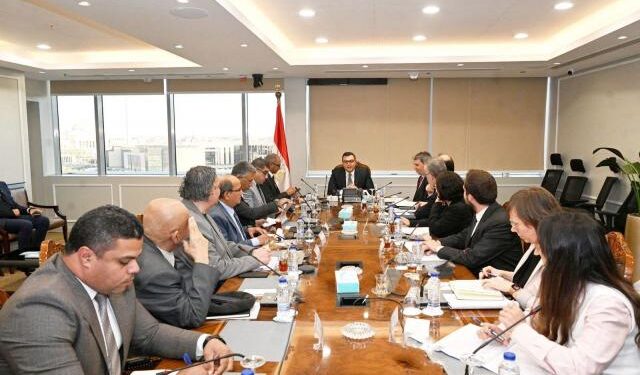 وزير الإسكان يستقبل وفد من بنك الاستثمار الأوروبي EIB لبحث تعزيز فرص التعاون المشترك وموقف المشروعات الجارية