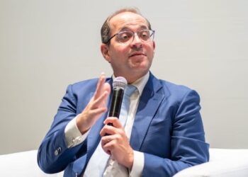 أول مجلة باسم وزارة المالية توثق مسار الثقة والشراكة مع مجتمع الأعمال