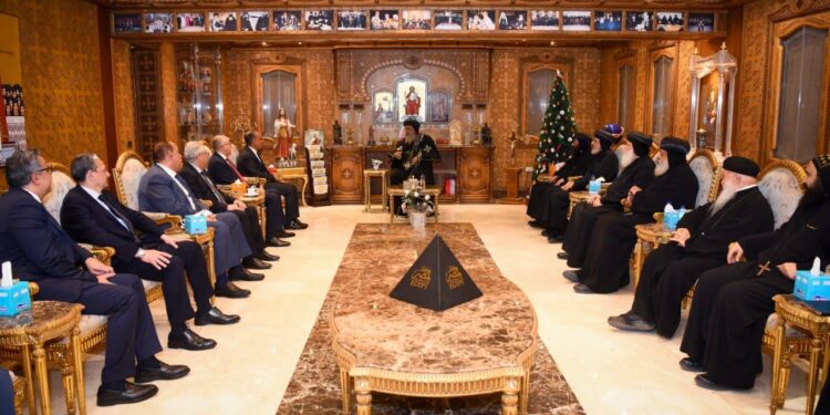 وزير الخارجية يهنئ قداسة البابا تواضروس الثاني بمناسبة عيد الميلاد المجيد