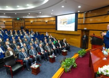 وزير البترول يستعرض خطط زيادة الإنتاج المحلي وتأمين احتياجات الغاز في صيف 2026