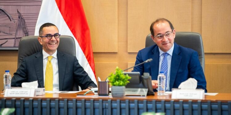 وزيرا المالية والاستثمار يشهدان توقيع بروتوكول تعاون بين «الجمارك» و«التمثيل التجارى المصرى