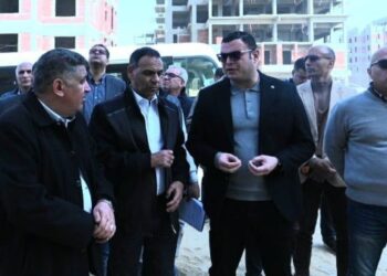 وزير الإسكان يتفقد المشروعات السكنية ومستشفى  مدينة حدائق أكتوبر