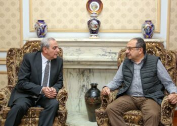 وزير قطاع الأعمال العام يلتقي محافظ الغربية في مستهل زيارته لشركة مصر للغزل والنسيج بالمحلة الكبرى