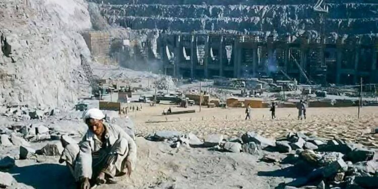 مصر تحتفل بمرور ٦٦ عاماً على وضع حجر الأساس لمشروع السد العالي