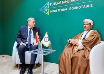 وزير البترول يبحث تبادل الخبرات في مجال التعدين مع سلطنة عُمان
