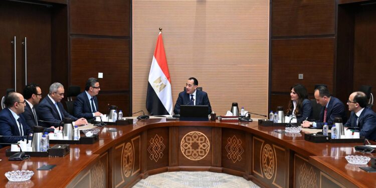 رئيس الوزراء يتابع مع وزير التموين خطة الاستعداد لاستقبال شهر رمضان المعظم 2026