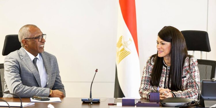 وزيرة التخطيط والتنمية الاقتصادية والتعاون الدولي تُكرم المدير القُطري لـ«إيفاد» وتؤكد عمق الشراكة لتعزيز التنمية الزراعية والريفية