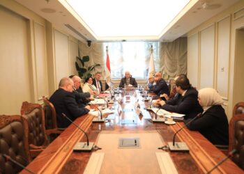 وزير التعليم العالي يبحث سبل تعزيز التعاون مع وفد جامعة إكستر البريطانية