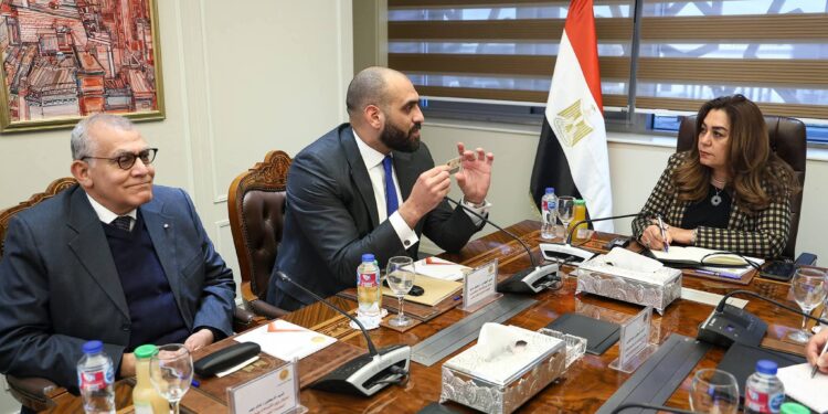 وزيرة التنمية تبحث إتاحة تقديم طلبات منظومة المحال العامة على منصة مصر الرقمية
