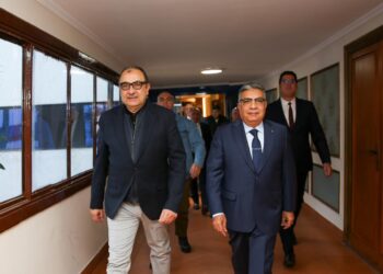 وزير قطاع الأعمال يلتقي محافظ الدقهلية في مستهل زيارته للمحافظة لتعزيز التعاون في عدد من الملفات المشتركة