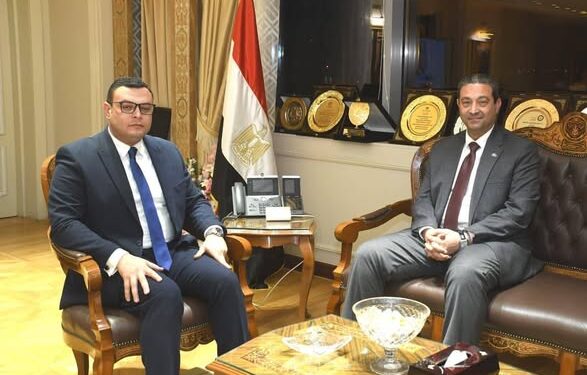 وزير الإسكان يستقبل محافظ دمياط لبحث ملفات العمل المشترك وتعزيز أوجه التعاون