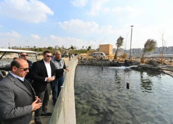 وزير الإسكان ومحافظ القاهرة يتفقدان مشروع حدائق “تلال الفسطاط” بمصر القديمة
