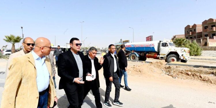 وزير الإسكان يتفقد أعمال تطوير ورفع كفاءة الطرق بعدد من المناطق الحيوية بمدينة حدائق أكتوبر