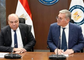 وزيرا البترول والطيران يعقدان اجتماعاً للتنسيق بشأن مشروع إنتاج وقود الطائرات المستدام