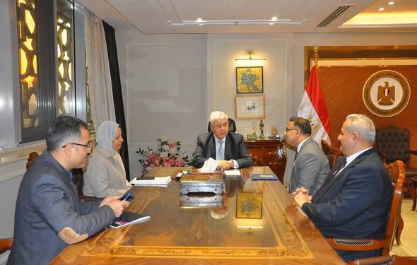 وزير التعليم العالي يستقبل رئيس جامعة ولفرهامبتون لبحث سبل تعزيز التعاون الأكاديمي المشترك