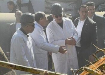 وزير التموين ومحافظ المنيا يتفقدان مصنع سكر أبو قرقاص مع بداية موسم حصاد قصب السكر