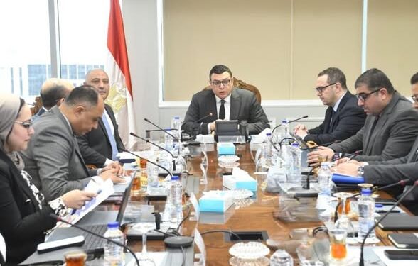 وزير الإسكان يلتقي رئيس المركز الوطني لاستخدامات أراضي الدولة لبحث عدد من الملفات المشتركة