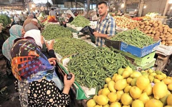أسعار الخضار والفاكهة في الأسواق اليوم الجمعة