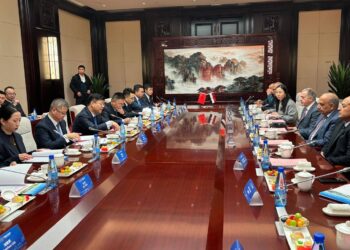 وزير الكهرباء يشهد توقيع مذكرة تفاهم مع الصين لتوطين صناعة منظومات الطاقة المتجددة وبناء أول مصنع Inverters في مصر