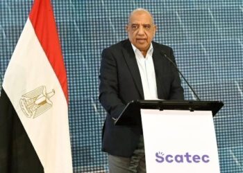 وزير الكهرباء يغادر إلى الصين لبحث الخطوات التنفيذية لإقامة مصنعي بطاريات تخزين الطاقة