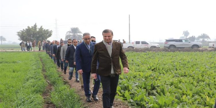 وزير الزراعة ومحافظ الفيوم يتفقدان زراعات القمح بمركز إطسا ومجمع الخدمات الزراعية بقرية “أبو صير”
