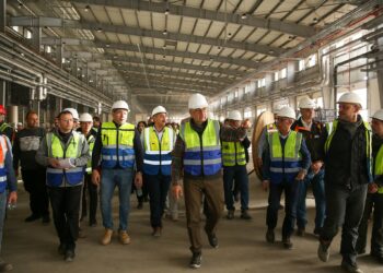 في جولة ميدانية موسعة ب”غزل المحلة”.. وزير قطاع الأعمال العام يتفقد جاهزية المصانع والأعمال النهائية