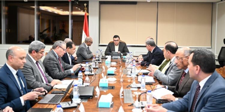 وزير الإسكان يتابع الموقف التنفيذي لمشروعات المبادرة الرئاسية “حياة كريمة” لتطوير قرى الريف المصري