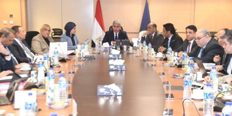 وزير السياحة والآثار يترأس اجتماع مجلس إدارة المجلس الأعلى للآثار