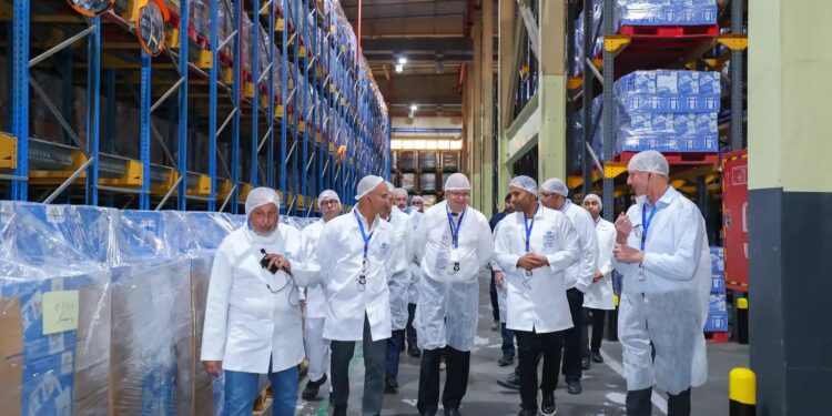 جهينه تستضيف سفير السويد في زيارة إلى مصنعها للألبان