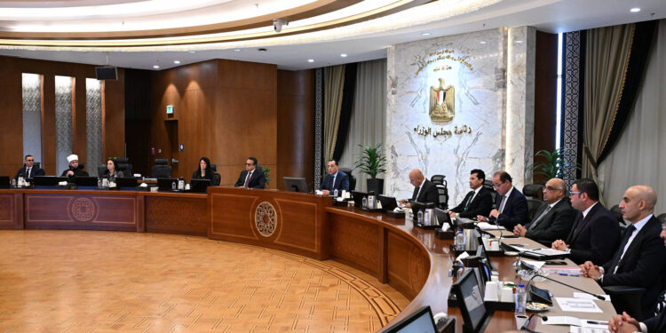 رئيس الوزراء يترأس اجتماع اللجنة العليا للتعداد العام للسكان والإسكان والمنشآت لعام 2027