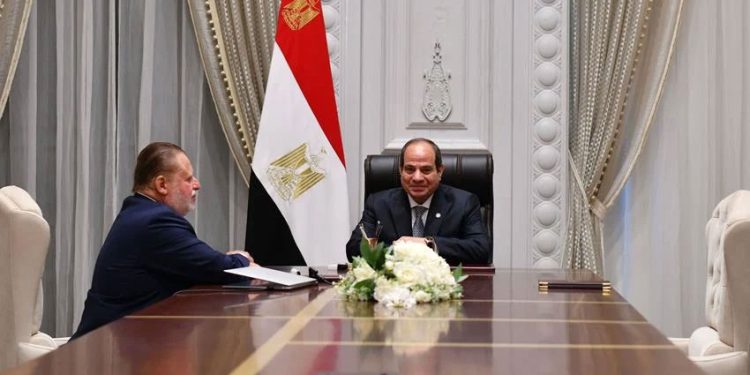 الرئيس السيسي يجتمع مع محافظ البنك المركزي المصري