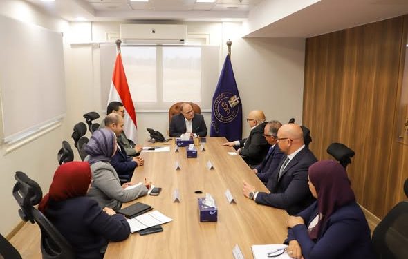 رئيس هيئة الدواء يعقد اجتماعاً مع شركة صاني فارماسيوتيكال لتعزيز التصدير الدوائي