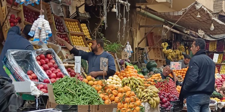 أسعار الخضار والفاكهة في الأسواق اليوم الإثنين