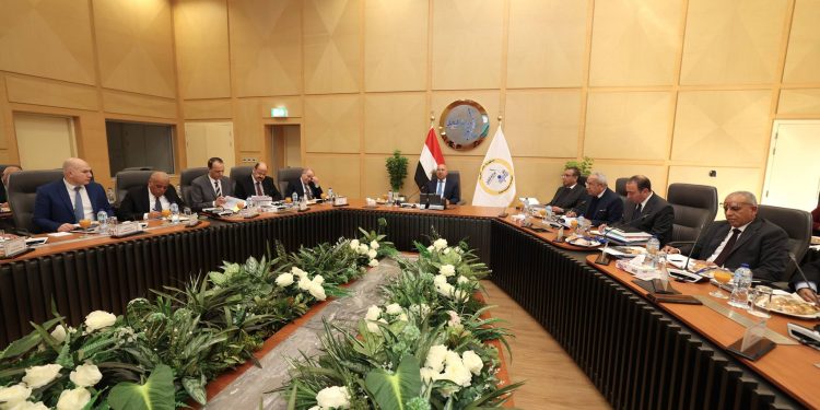 وزير النقل يترأس أعمال الجمعية العامة وغير العادية للشركة القابضة للنقل البحري والبري