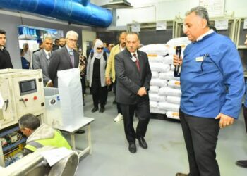 سويلم يستعرض تطوير مراكز التنبؤ بالفيضان بوزارة الري