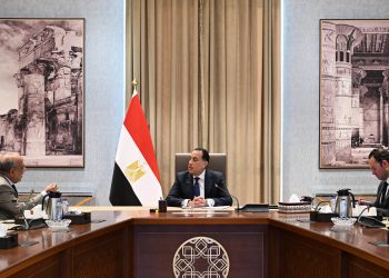 رئيس الوزراء يلتقي نائبه للشئون الاقتصادية لمناقشة عددٍ من ملفات العمل