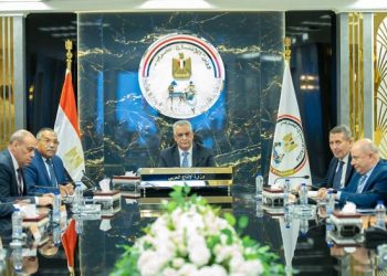 وزير الدولة للإنتاج الحربي يجتمع برؤساء مجالس إدارات الشركات التابعة وعدد من القيادات بالوزارة والهيئة