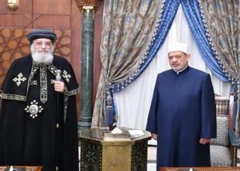البابا تواضروس يطمئن على صحة شيخ الأزهر فى اتصال هاتفى