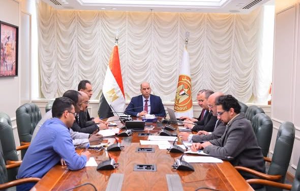 وزير العمل يعقد اجتماعًا تنسيقيًا لمتابعة الاستعدادات الخاصة بالانتخابات النقابية العمالية