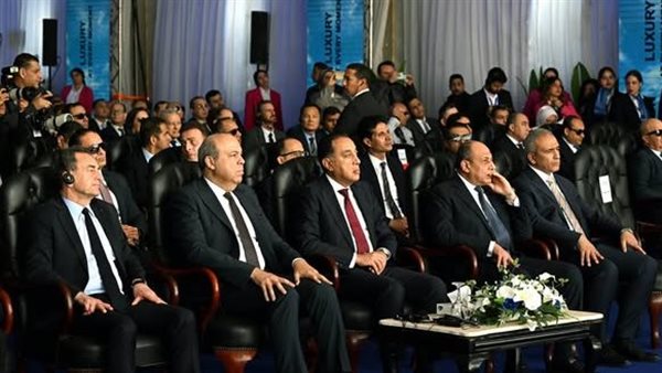 رئيس الوزراء يشهد فعاليات الاحتفال بانضمام أول طائرة من طراز Airbus A350-900 إلى أسطول الناقل الوطني