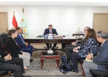 وزير الزراعة يبحث مع وفد دنماركي سبل التعاون وتعزيز الاستثمارات في الإنتاج الحيواني والطب البيطري