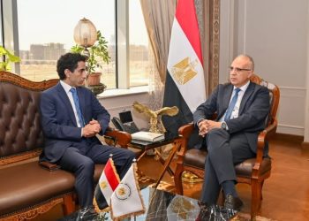 وزير الري يلتقي المدير التنفيذي للشبكة الإسلامية لتنمية وإدارة مصادر المياه التابعة لمنظمة التعاون الإسلامي