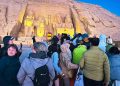 بحضور 2000 سائح ظاهرة تعامد الشمس على وجه الملك رمسيس الثاني حدث حضاري وسياحي عالمي