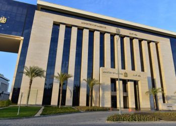 وزارة العمل: التفتيش على 2476 منشأة يعمل بها 62,196 عاملًا خلال أسبوع