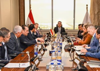 وزير التموين والتجارة الداخلية يعقد اجتماعًا موسعًا لمتابعة خطط تطوير صناعة السكر