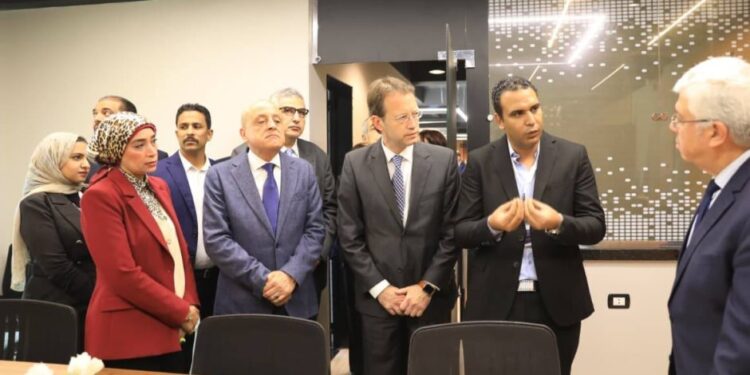 وزير التعليم العالي ومحافظ الأقصر وسفير إسبانيا ورئيس الجامعة يفتتحون مركز تمكين للإبداع والتكنولوجيا