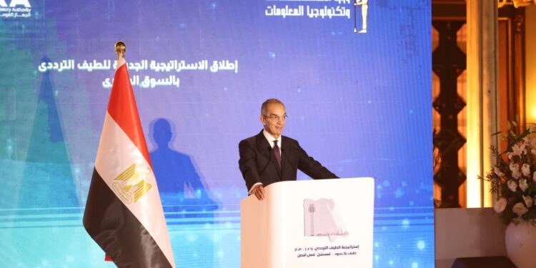 بقيمة 3.5 مليار دولار.. توقيع أكبر صفقة ترددات شهدها قطاع الاتصالات المحمولة