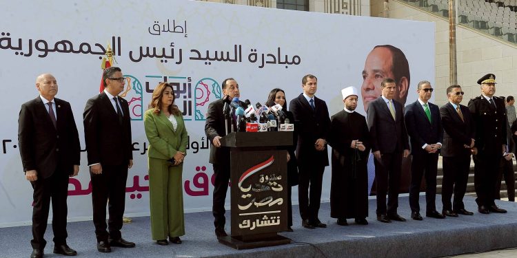 رئيس الوزراء يعلن إطلاق المبادرة الرئاسية “أبواب الخير” لدعم الأسر الأولى بالرعاية خلال شهر رمضان المعظم