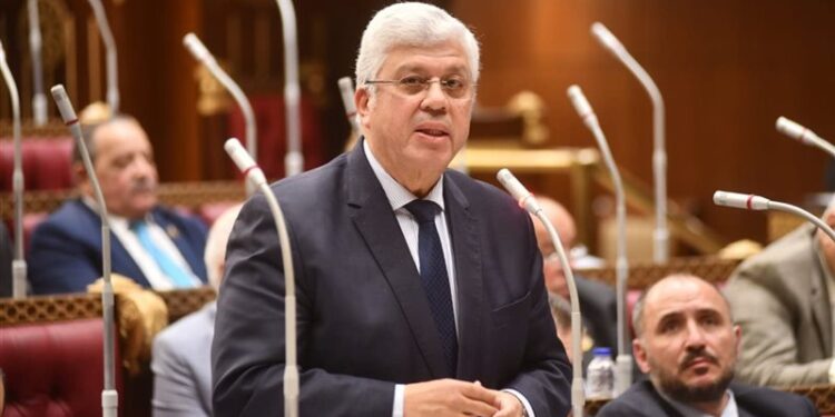 وزير التعليم العالي يغادر إلى فرنسا للمشاركة في اليوم المصري الفرنسي للتعاون الأكاديمي والعلمي